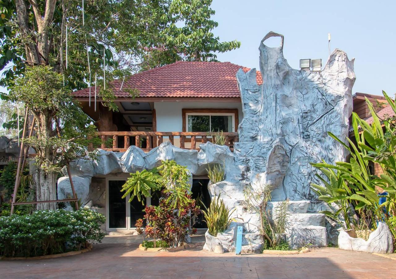 Suwanna Riverside Chainat Exterior photo